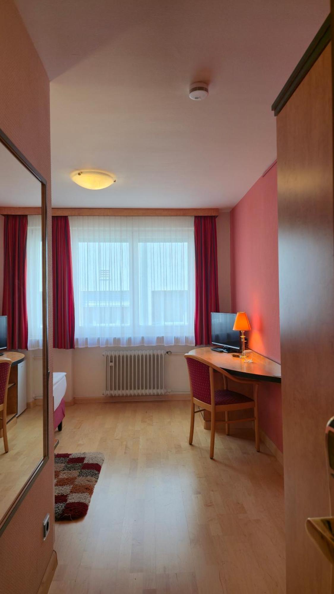 Boardinghouse Sonne Hotell Offenburg Rom bilde